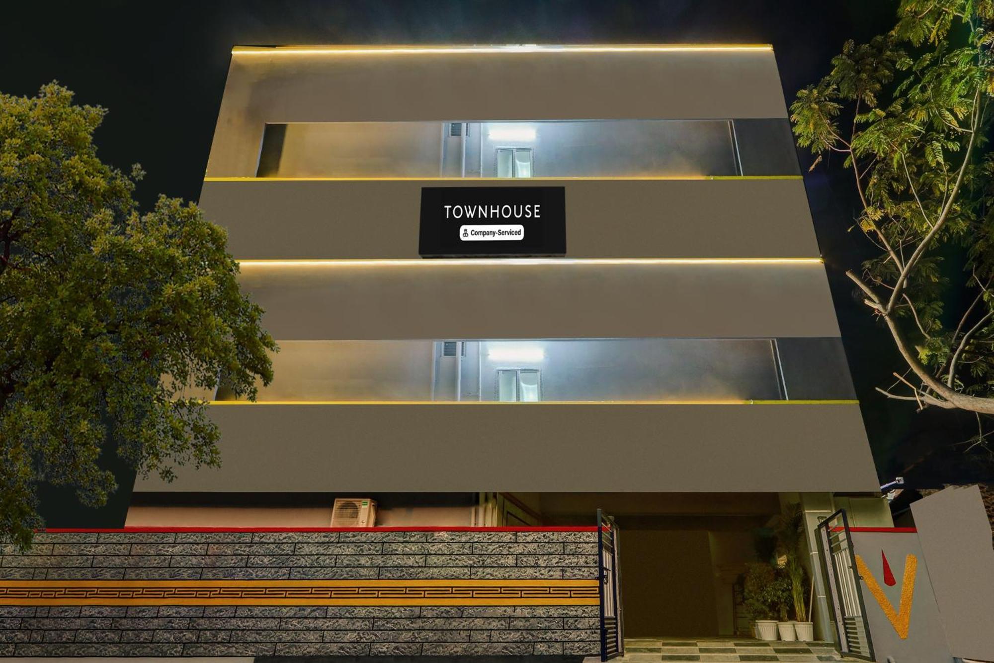 Super Townhouse Rajahmundry Hotel Exterior photo